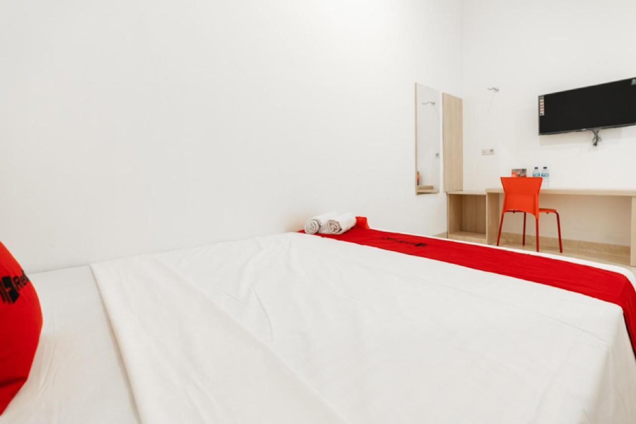 Reddoorz @ Graha Cemerlang Maros Kallikalli Esterno foto